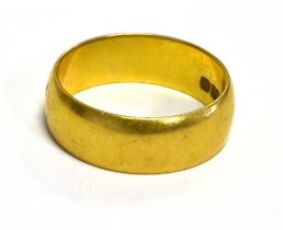 22CT GOLD WEDDING BAND 6.1mm wide plain gold D shaped band, hallmarked 22 Birmingham 1900. Ring size