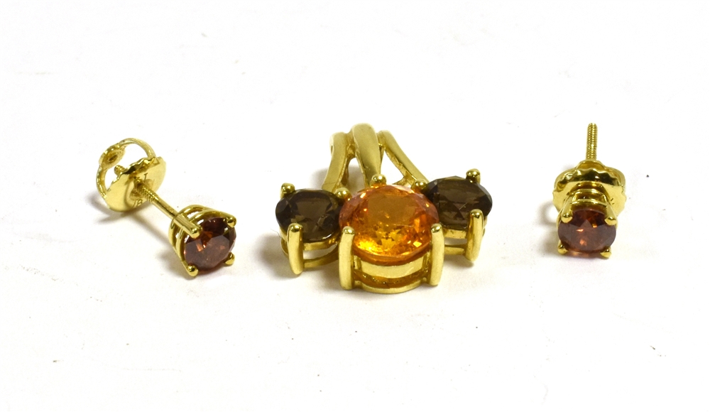 18CT CITRINE PENDANT & DIAMOND EARRINGS Pendant 1.9cm long x 1.5cm wide, central claw set citrine