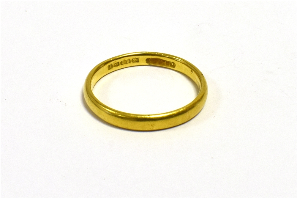 22CT GOLD WEDDING BAND 2.8mm wide, plain gold band, ring size R. Hallmarked 22 Birmingham 1983. - Image 2 of 2