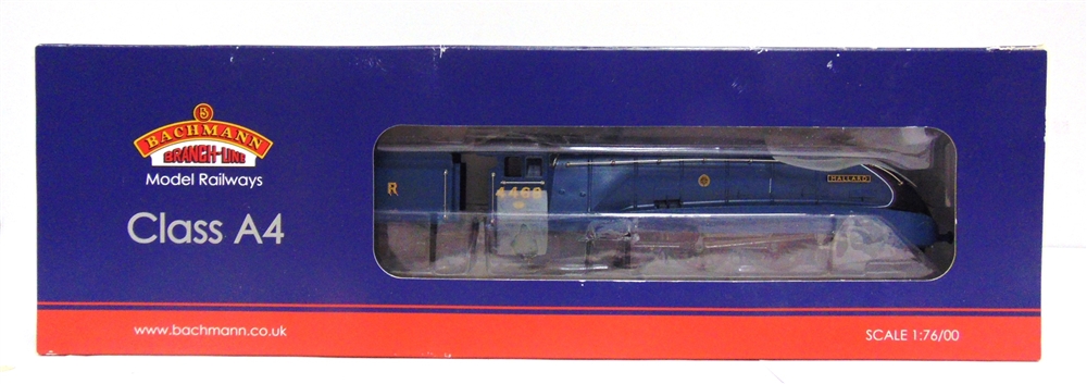 [OO GAUGE]. A BACHMANN NO.31-952B, L.N.E.R. CLASS A4 4-6-2 TENDER LOCOMOTIVE 'MALLARD', 4468