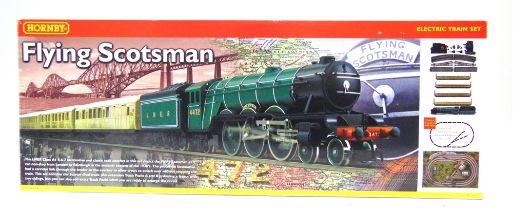 [OO GAUGE]. A HORNBY NO.R1039, FLYING SCOTSMAN TRAIN SET comprising an L.N.E.R. Class A1 4-6-2