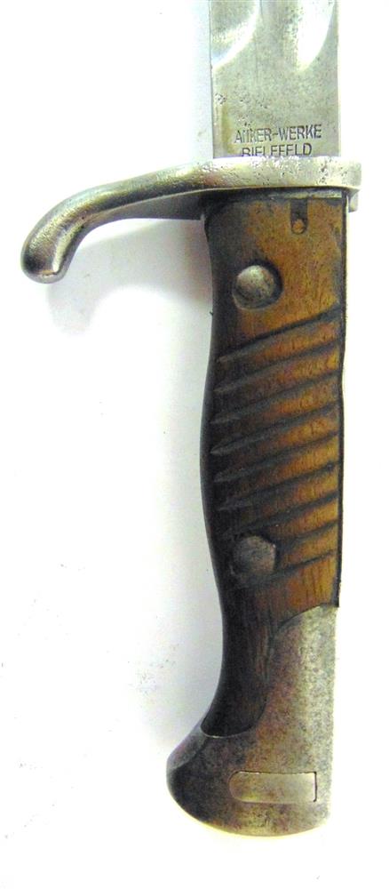 A GREAT WAR IMPERIAL GERMAN M1898/05 'BUTCHER BLADE' SWORD BAYONET the 37cm blade marked at the - Image 3 of 3