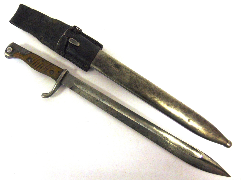 A GREAT WAR IMPERIAL GERMAN M1898/05 'BUTCHER BLADE' SWORD BAYONET the 37cm blade marked at the