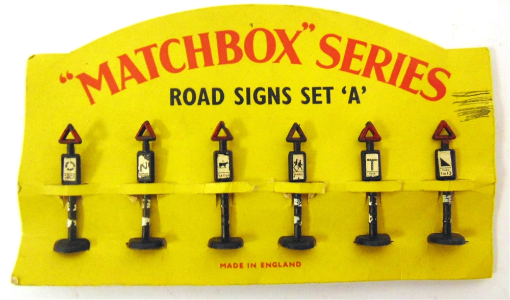 ASSORTED ROAD SIGNS, GARAGE ACCESSORIES & OTHER ITEMS mainly diecast metal, by Dinky, Gilco and - Image 2 of 2