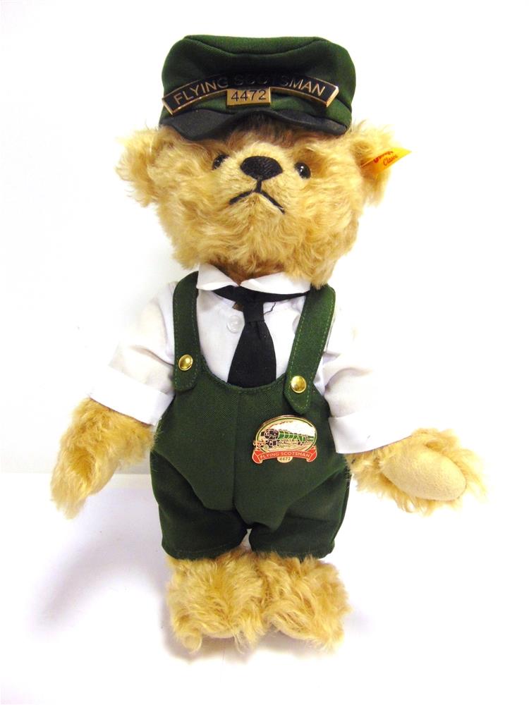 A STEIFF COLLECTOR'S TEDDY BEAR 'BILL', THE FLYING SCOTSMAN (EAN 664694), gold, dressed as a - Bild 2 aus 2