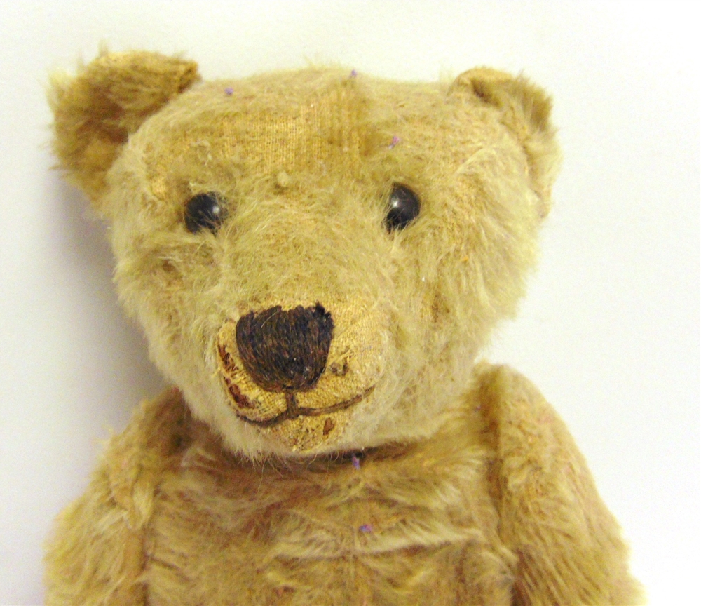 A BLONDE MOHAIR TEDDY BEAR circa 1920, possibly by Steiff, with boot button eyes and a black - Bild 3 aus 5