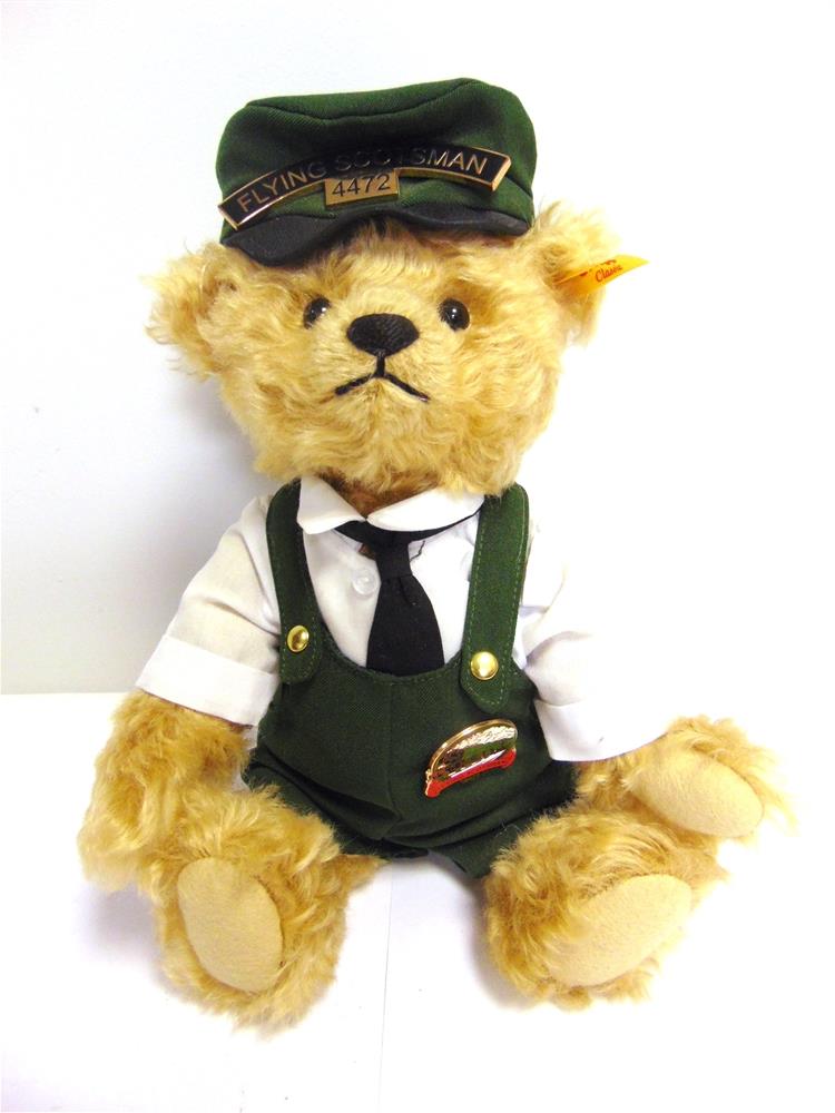 A STEIFF COLLECTOR'S TEDDY BEAR 'BILL', THE FLYING SCOTSMAN (EAN 664694), gold, dressed as a