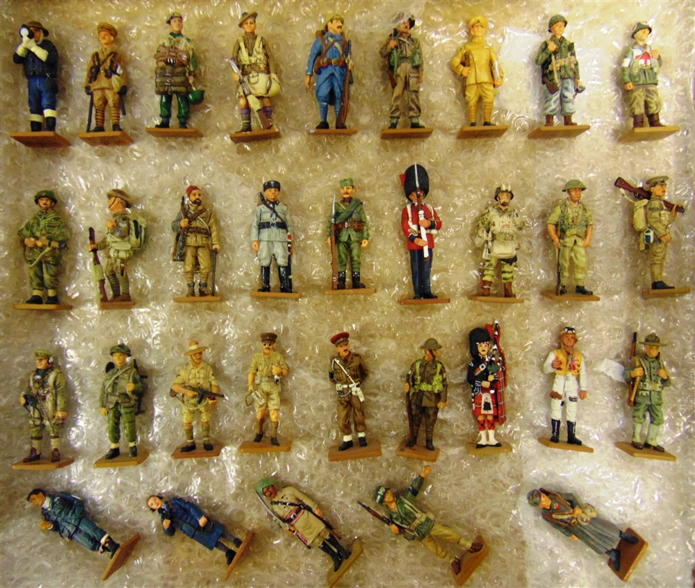 THIRTY-TWO ASSORTED DEL PRADO MODEL SOLDIERS including those of Great War and Second World War