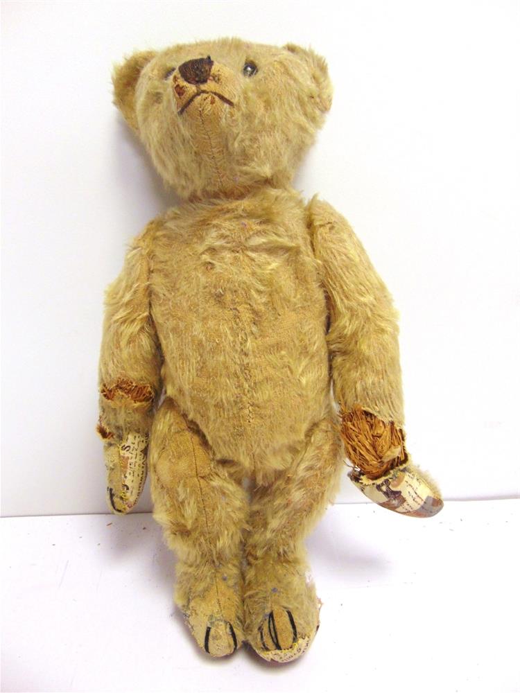 A BLONDE MOHAIR TEDDY BEAR circa 1920, possibly by Steiff, with boot button eyes and a black - Bild 2 aus 5
