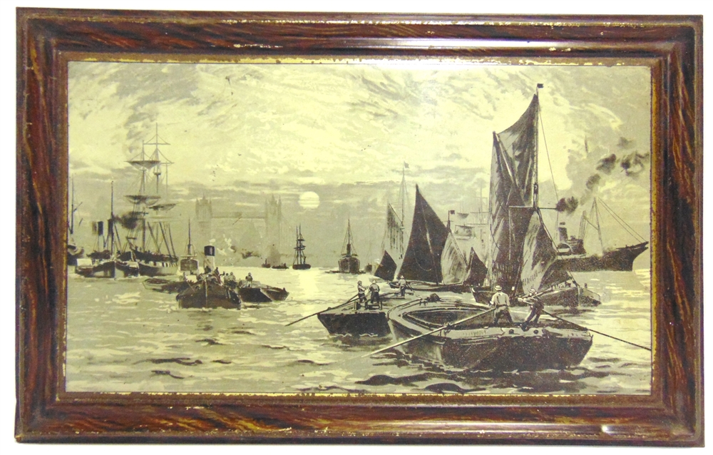 A HUNTLEY & PALMERS BISCUIT TIN, 'SUNSET', 1903 depicting tugs, lighters and barges on the river - Bild 2 aus 4