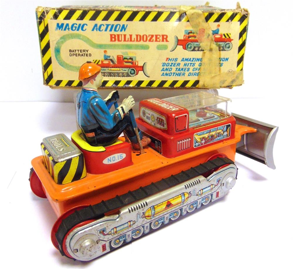 TWO JAPANESE TINPLATE TOYS comprising a Nomura Toys Magic Action Bulldozer, with a battery- - Bild 4 aus 4