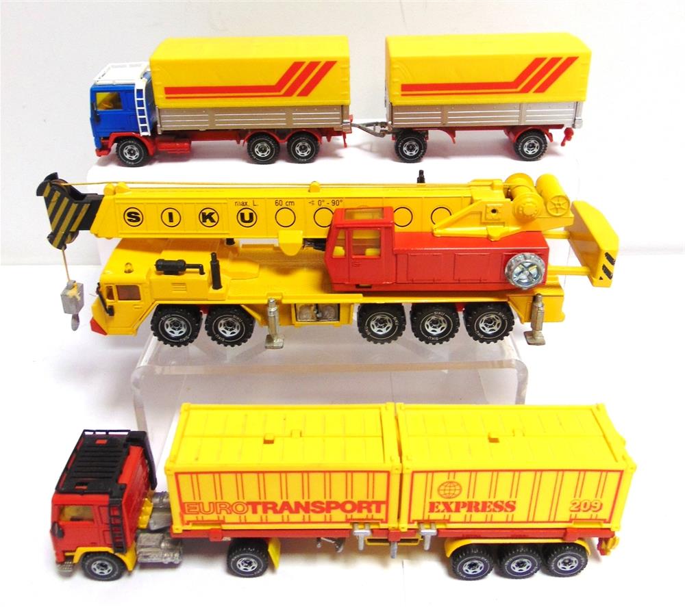 FIVE ASSORTED DIECAST MODEL VEHICLES circa 1980s, by Siku (3), and