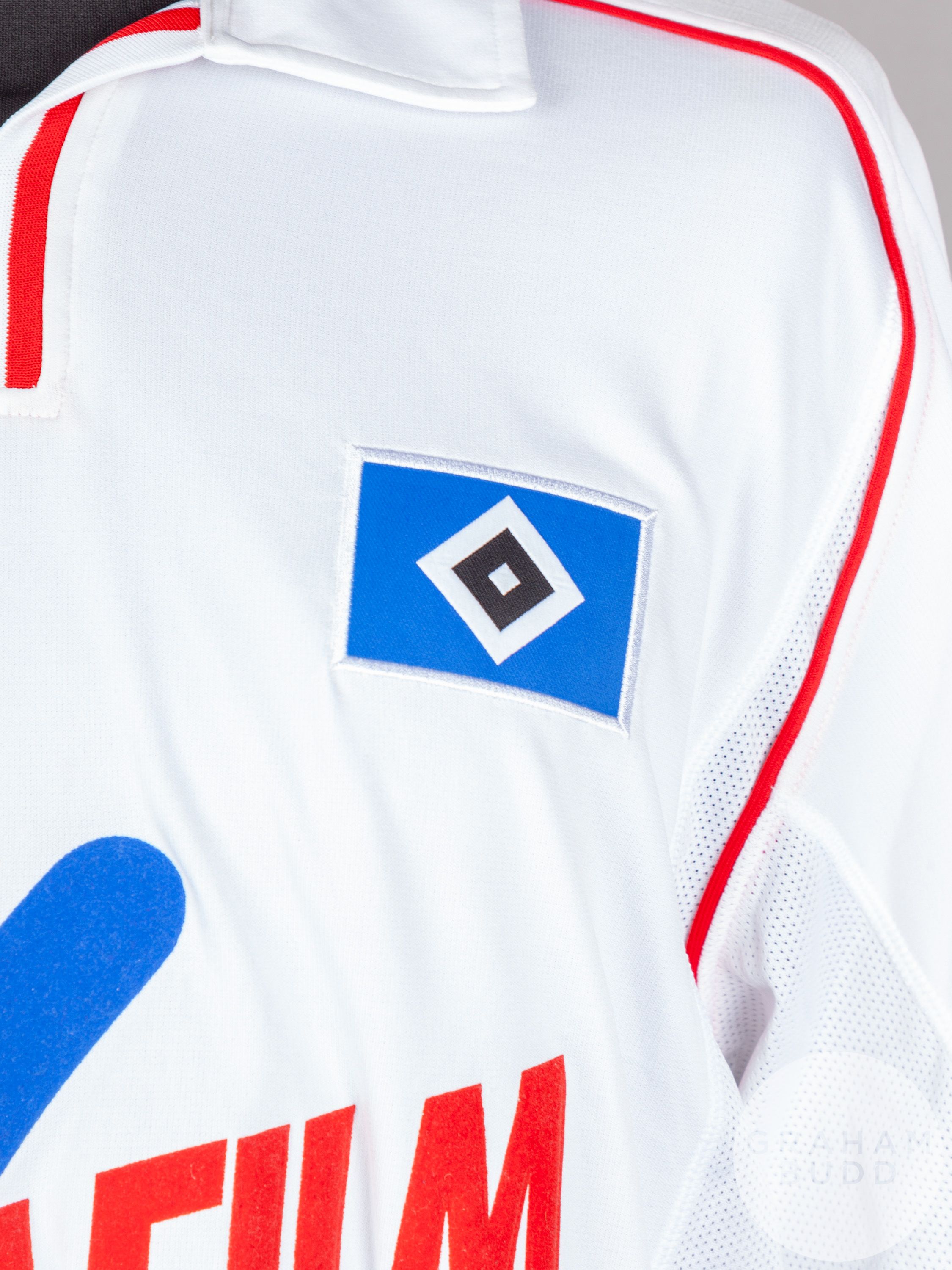 Jorg Albertz white and red No.10 Hamburg short-sleeved shirt, 2001-02 - Image 3 of 5