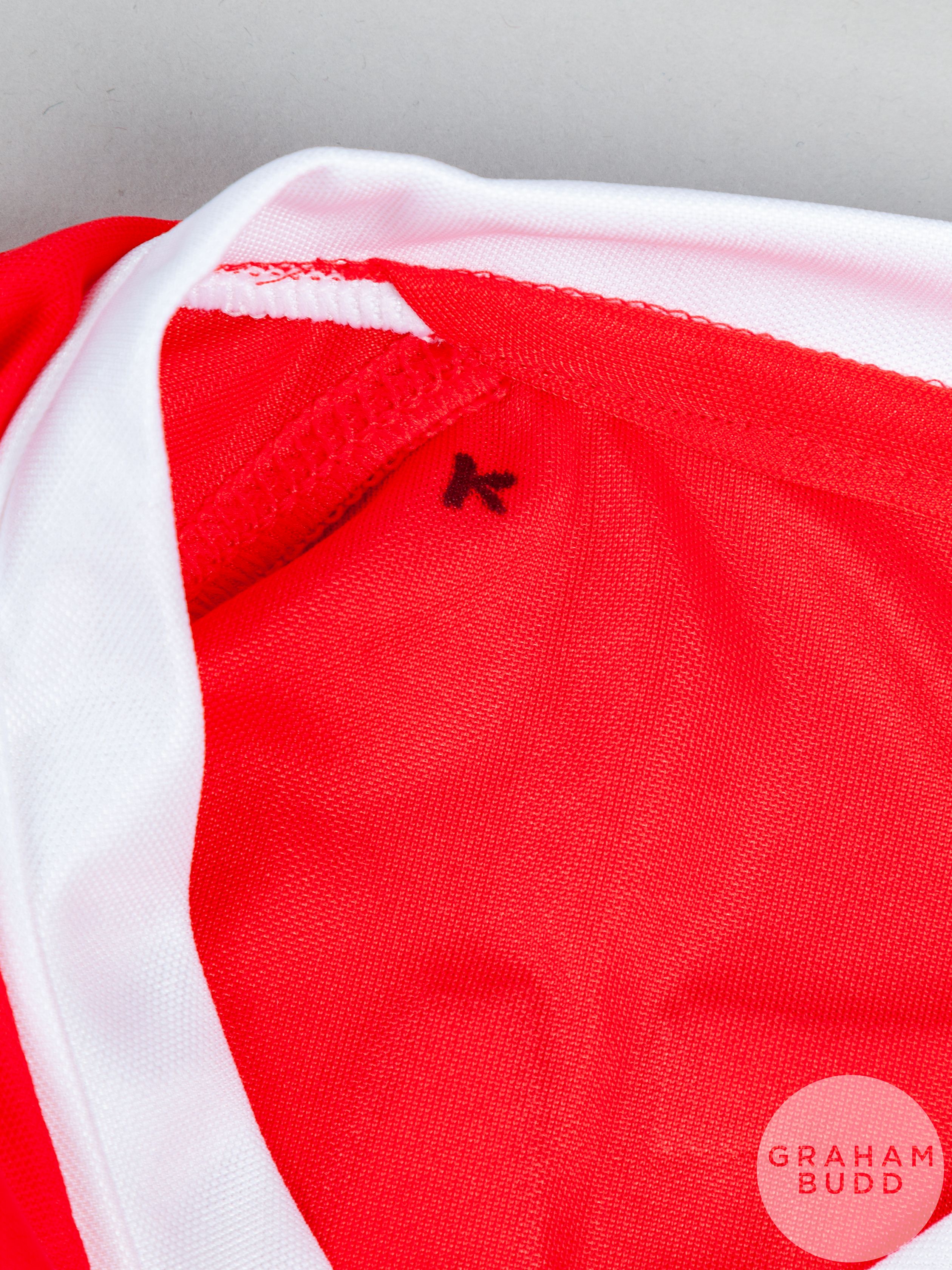 Michael Owen red and white No.10 Liverpool Champions League short-sleeved shirt - Image 4 of 5