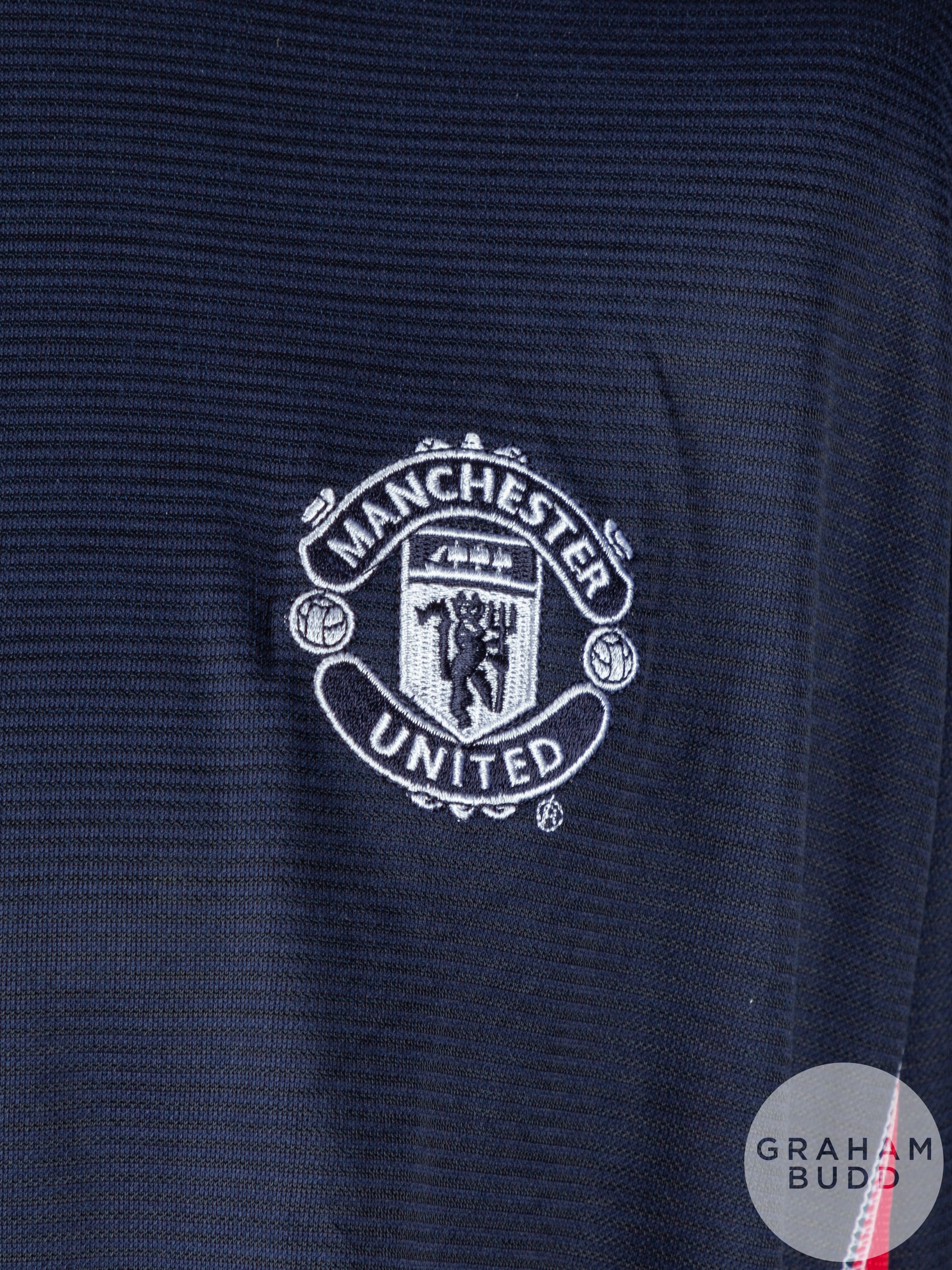 David Beckham blue and red No.7 Manchester United long-sleeve shirt, 2000 - Image 3 of 5