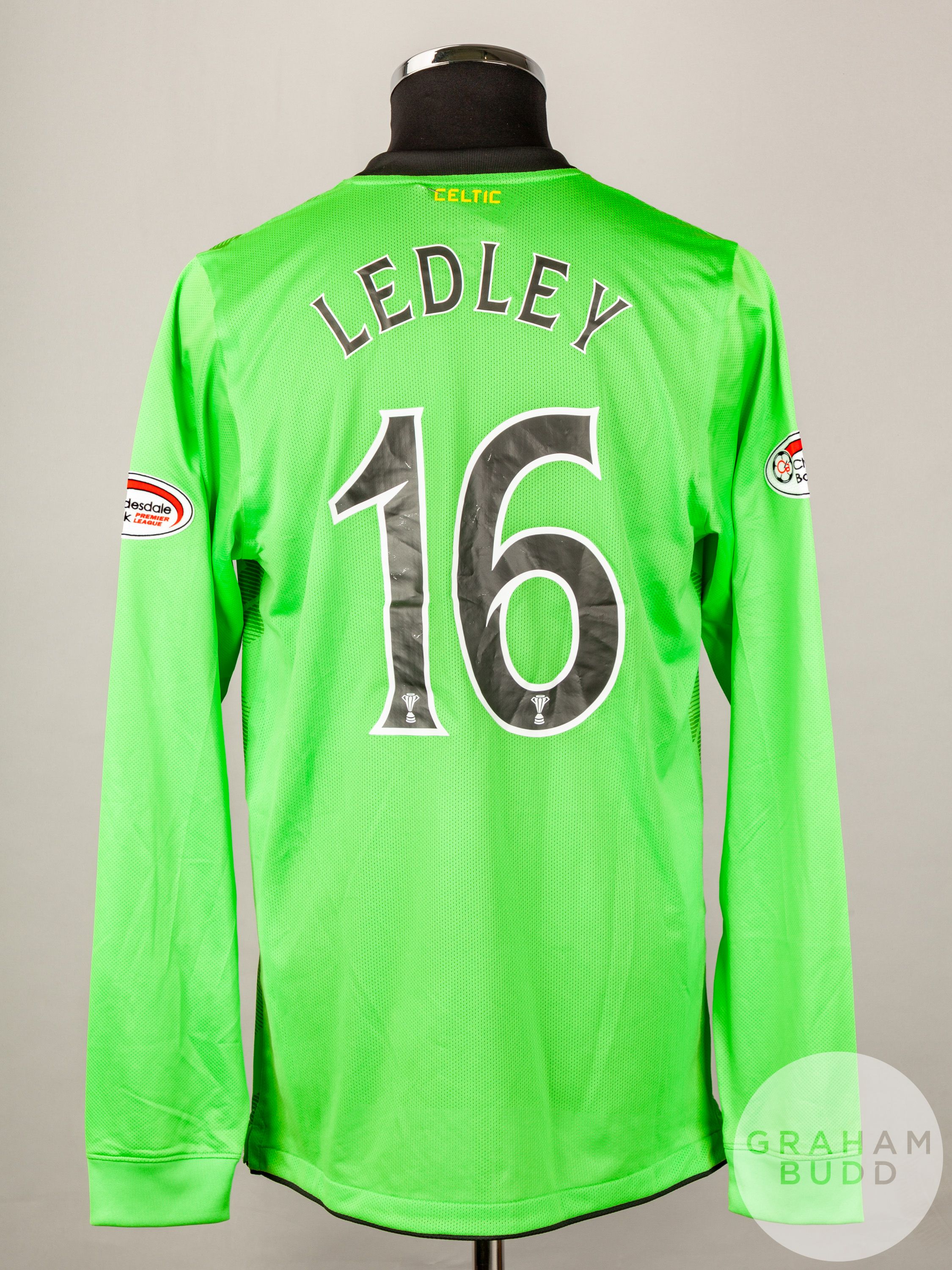 Joe Ledley green No.16 Celtic v. Kilmarnock long-sleeved shirt, 2010 - Image 2 of 5