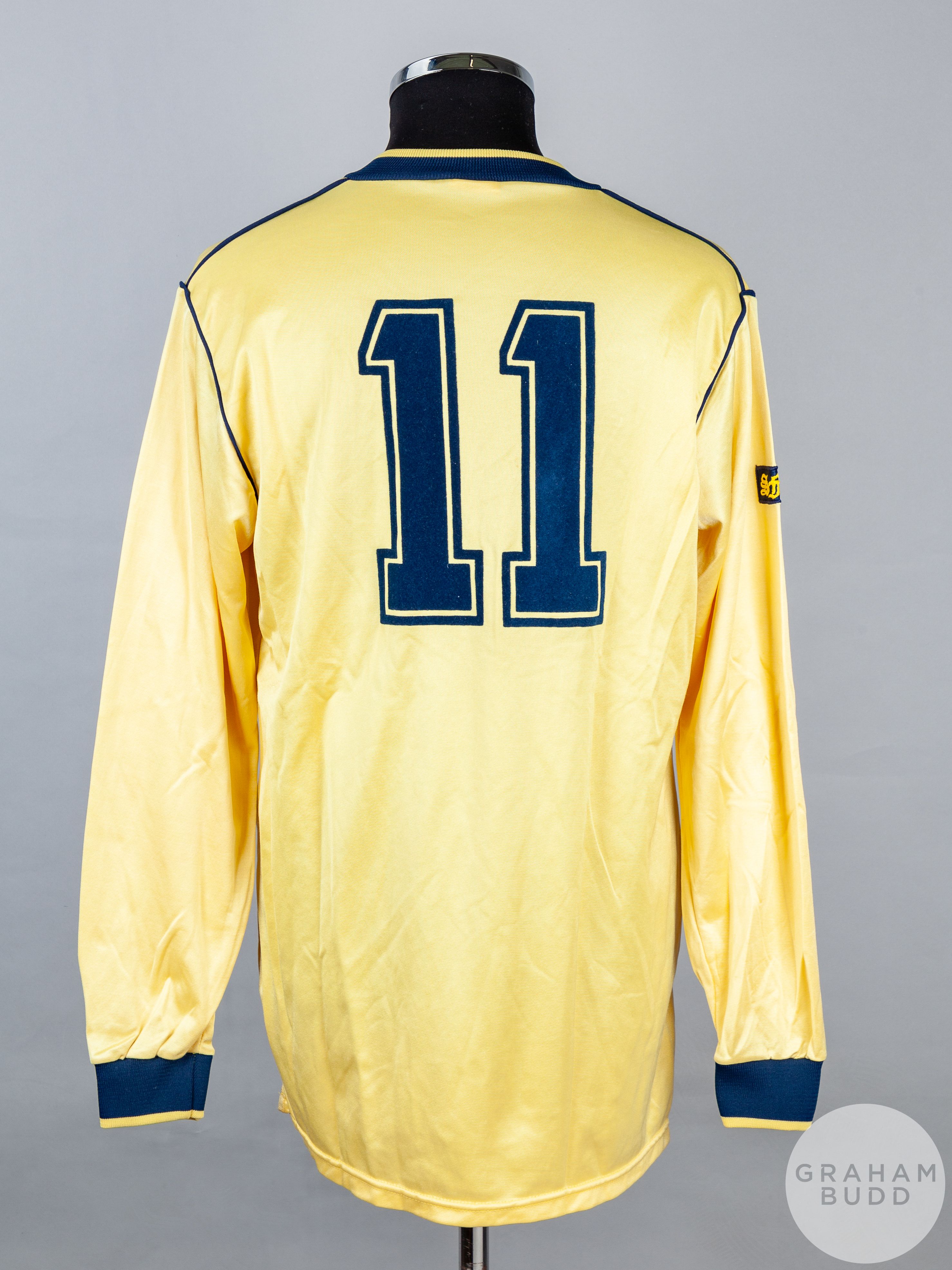 Paul Sturrock yellow and blue No.11 Scotland v. Belgium long-sleeved shirt, 1987 - Image 2 of 5