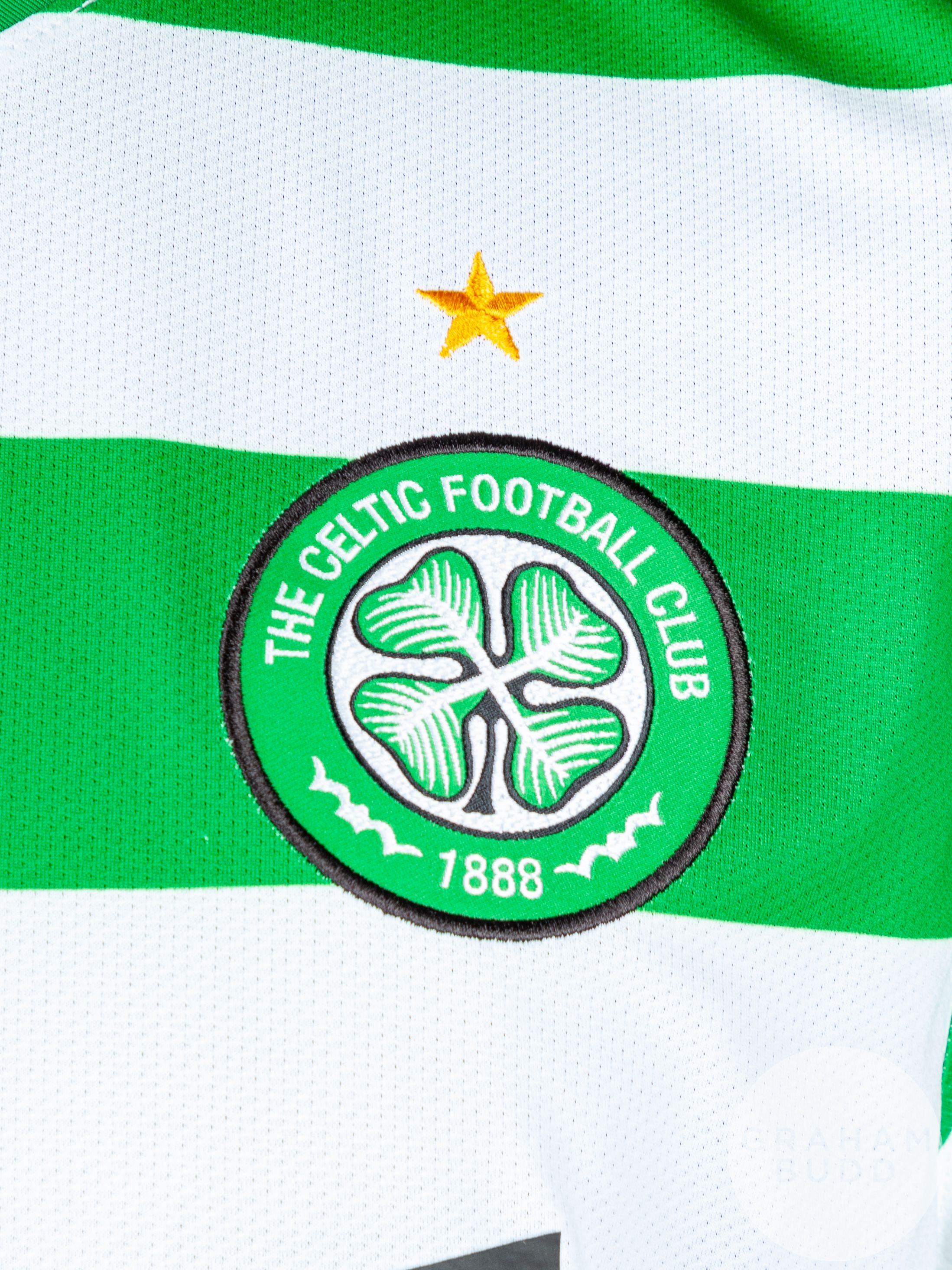 Robbie Keane green and white No.7 Celtic v. Aberdeen short-sleeved shirt - Image 3 of 5