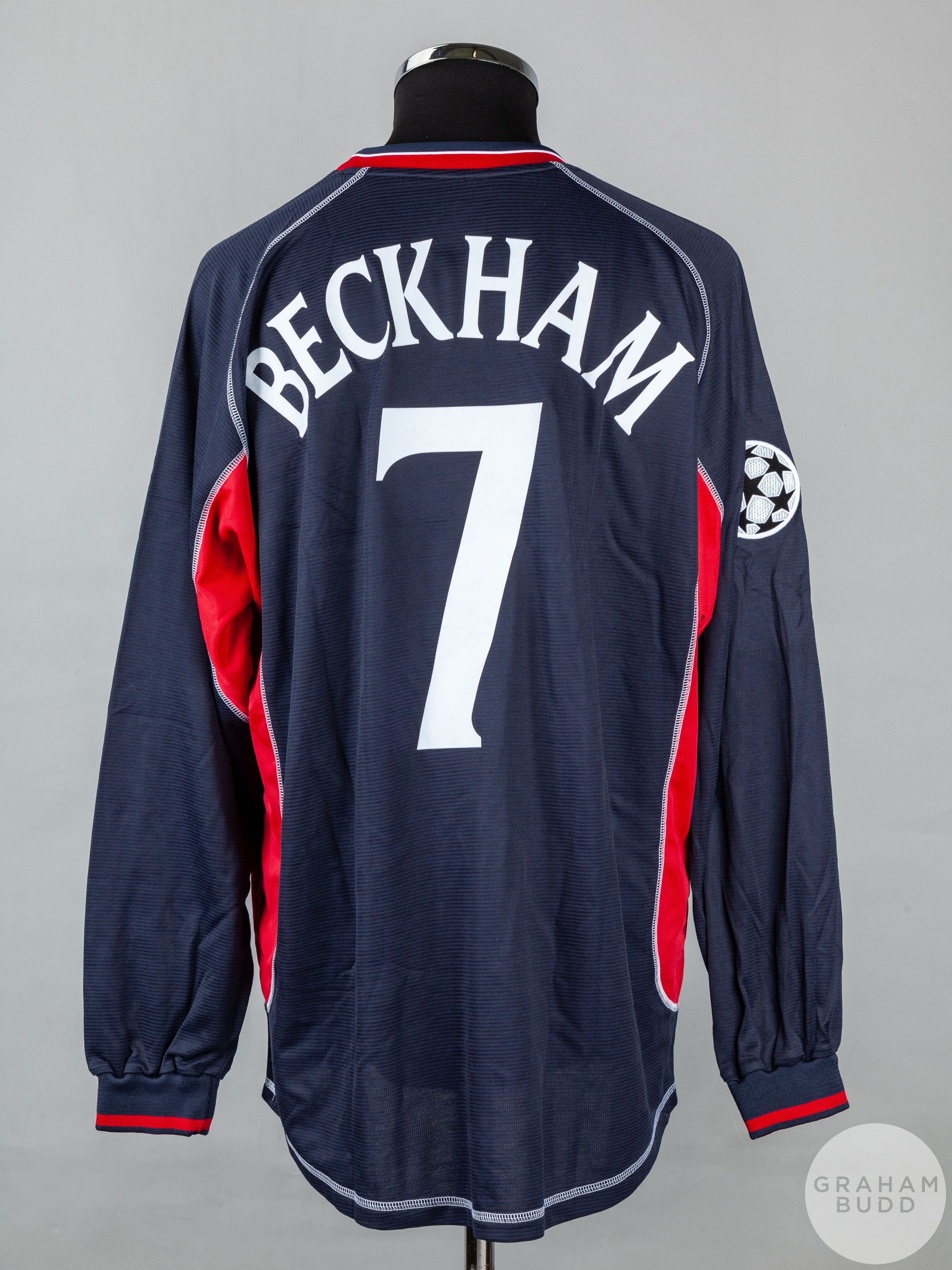 David Beckham blue and red No.7 Manchester United long-sleeve shirt, 2000 - Image 2 of 5