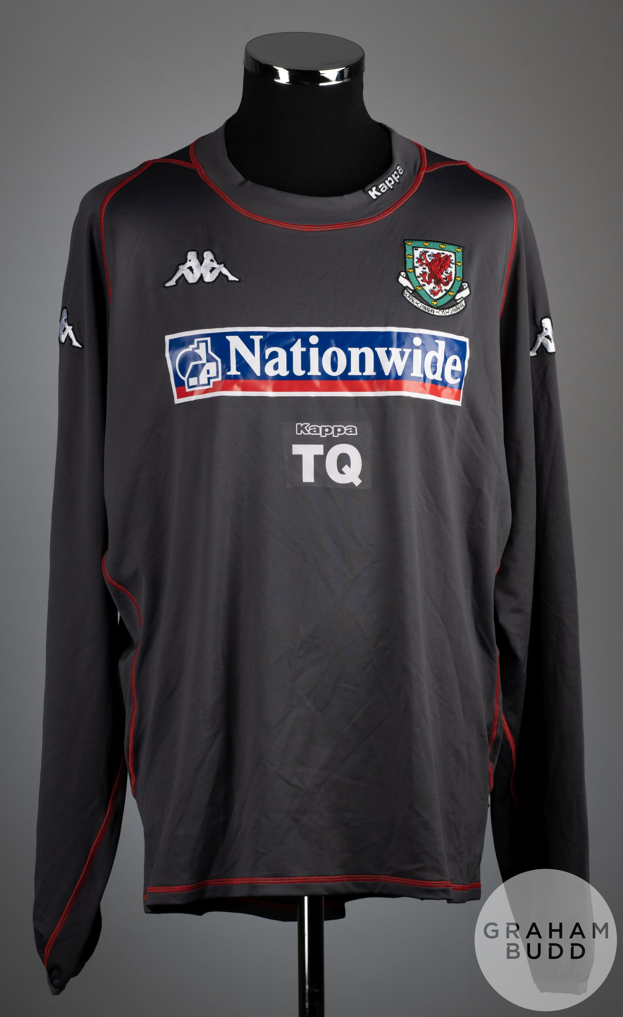 An official Wales International training top