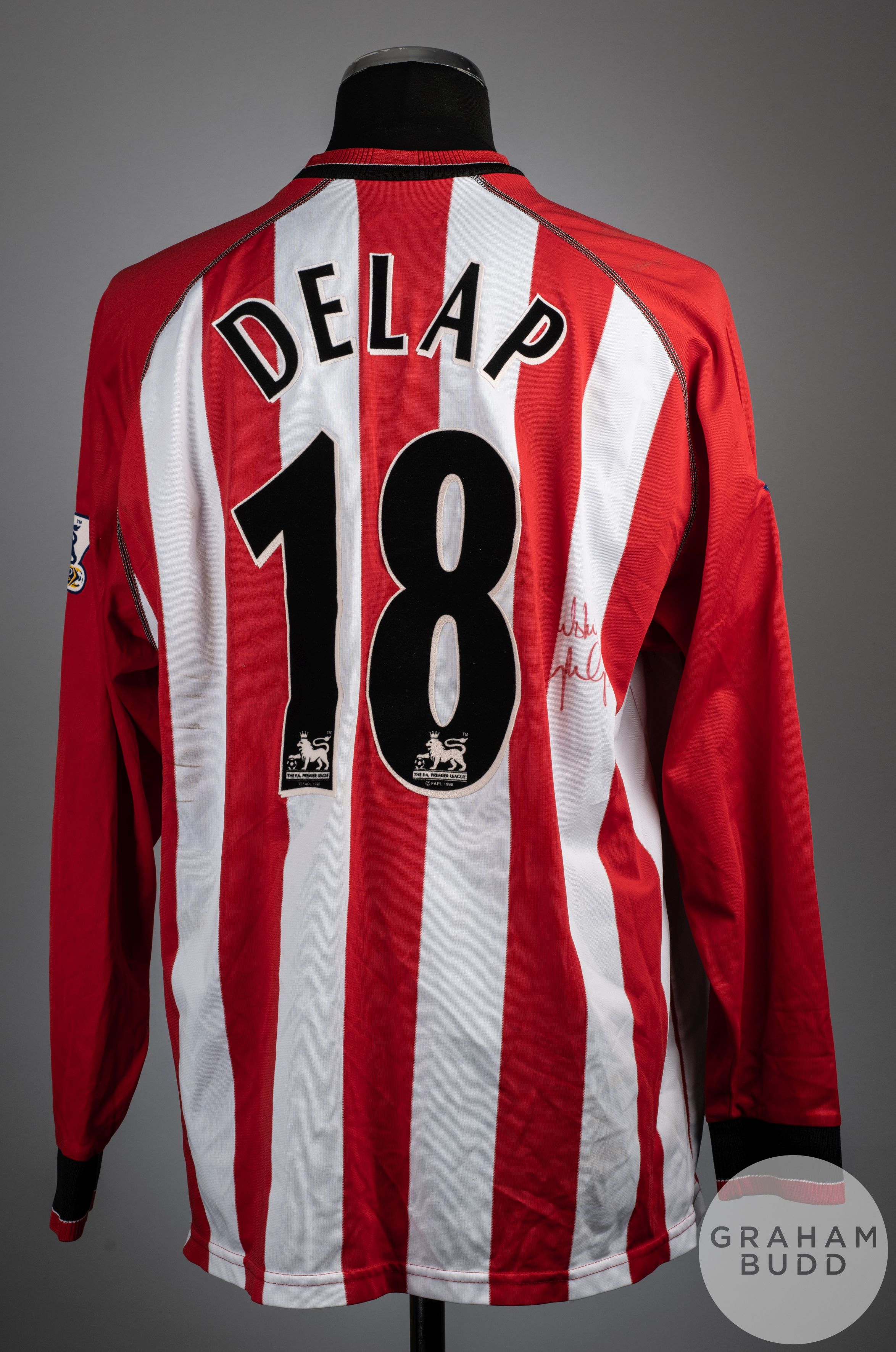 Rory Delap signed red and white No.18 Southampton long-sleeved shirt, 2003-05 - Bild 2 aus 2