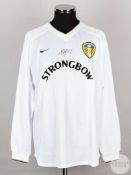 Alan Smith white No.17 Leeds long sleeved shirt 2001/02.