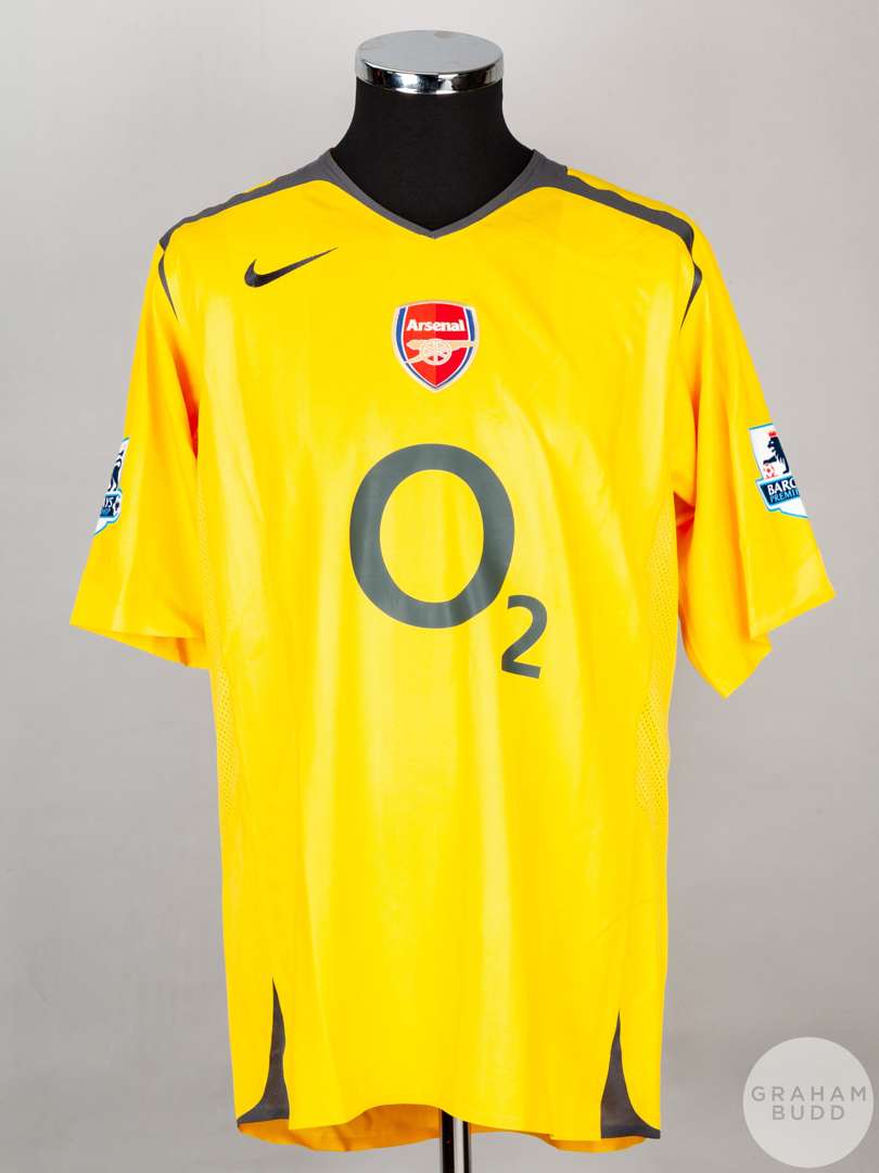 Robin Van Persie yellow No.11 Arsenal short sleeved shirt 2006-07.