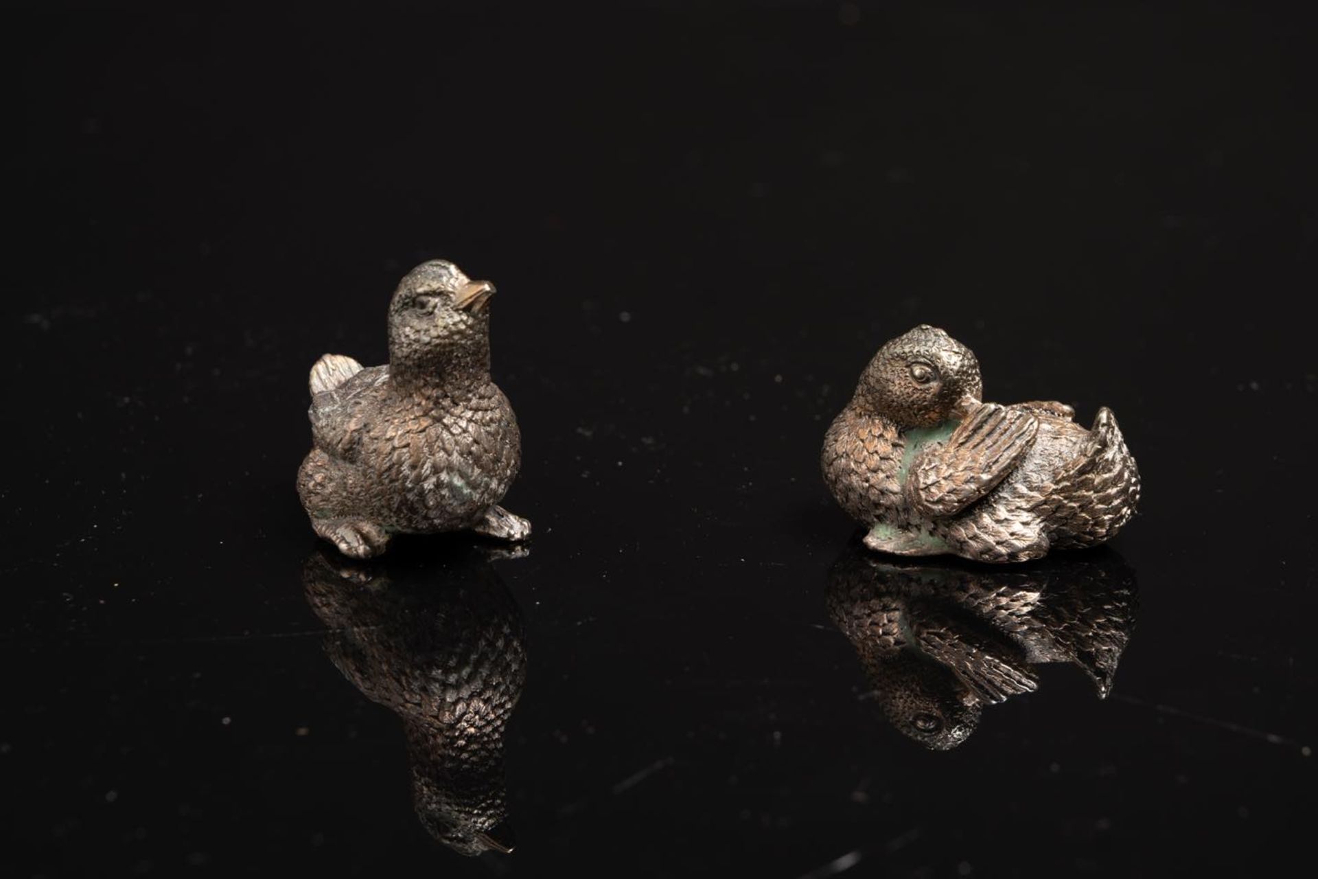 Uccellino e anatra in argento, XX secolo. Recano alla base punzoni parzialmente leggibili, gr. tot
