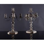 Crichton Bros. Argentieri, Coppia di importanti candelabri in argento e vermeil a 5 bracci, Londra,