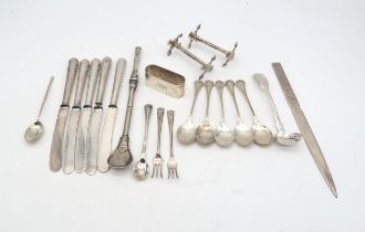 A collection of silver including a pair of Art Deco knife rests, by Deakin & Francis, Birmingham, an