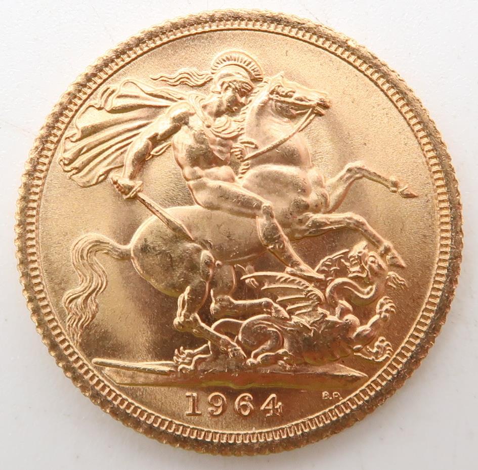 Elizabeth II (1952-2022) 1 Sovereign 1964 Obverse 1st portrait of Queen Elizabeth II laureate - Image 2 of 2