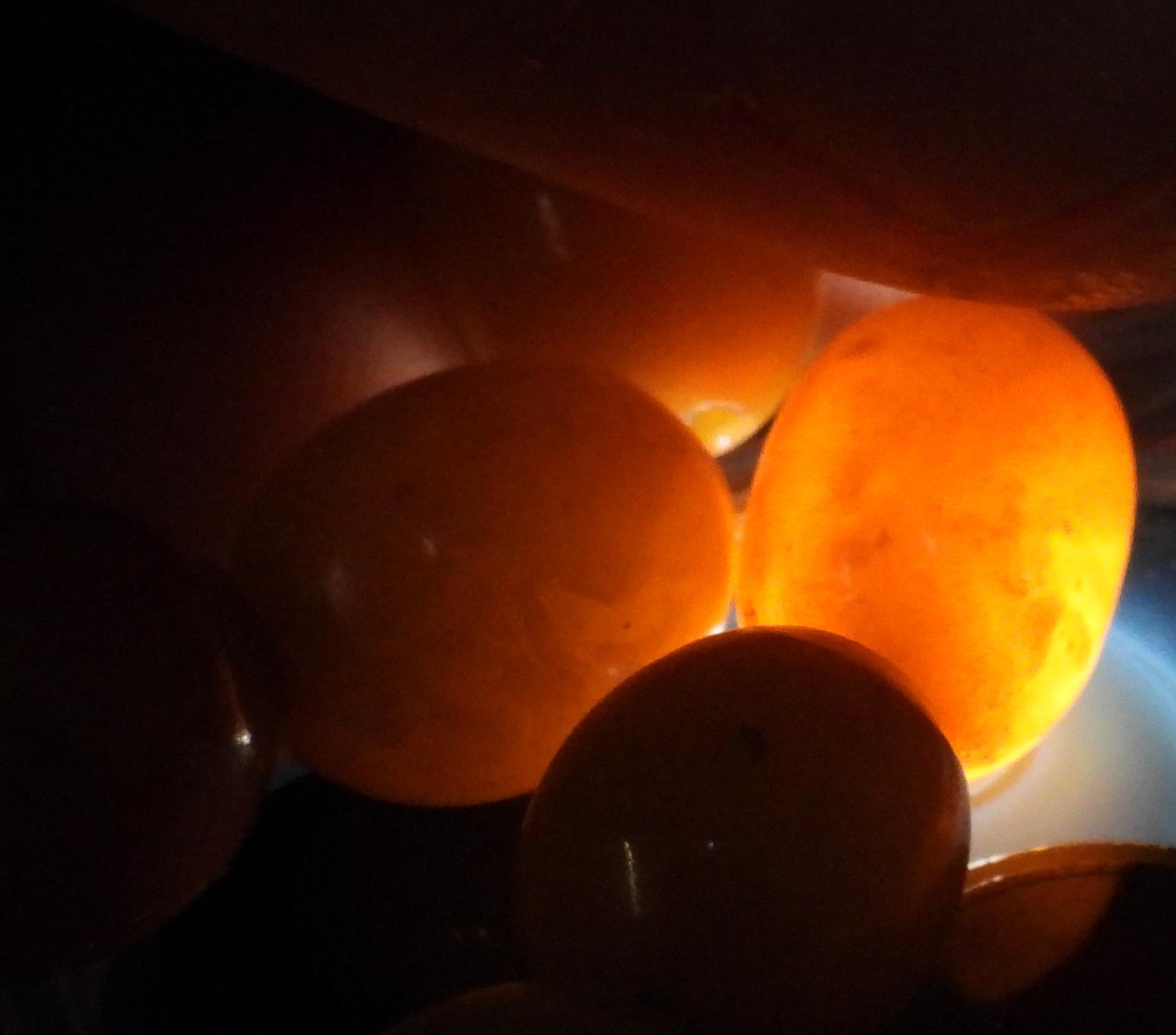 A string of yellow and orange amber coloured beads, largest bead approx 11mm x 13.6gms, overall - Image 4 of 6