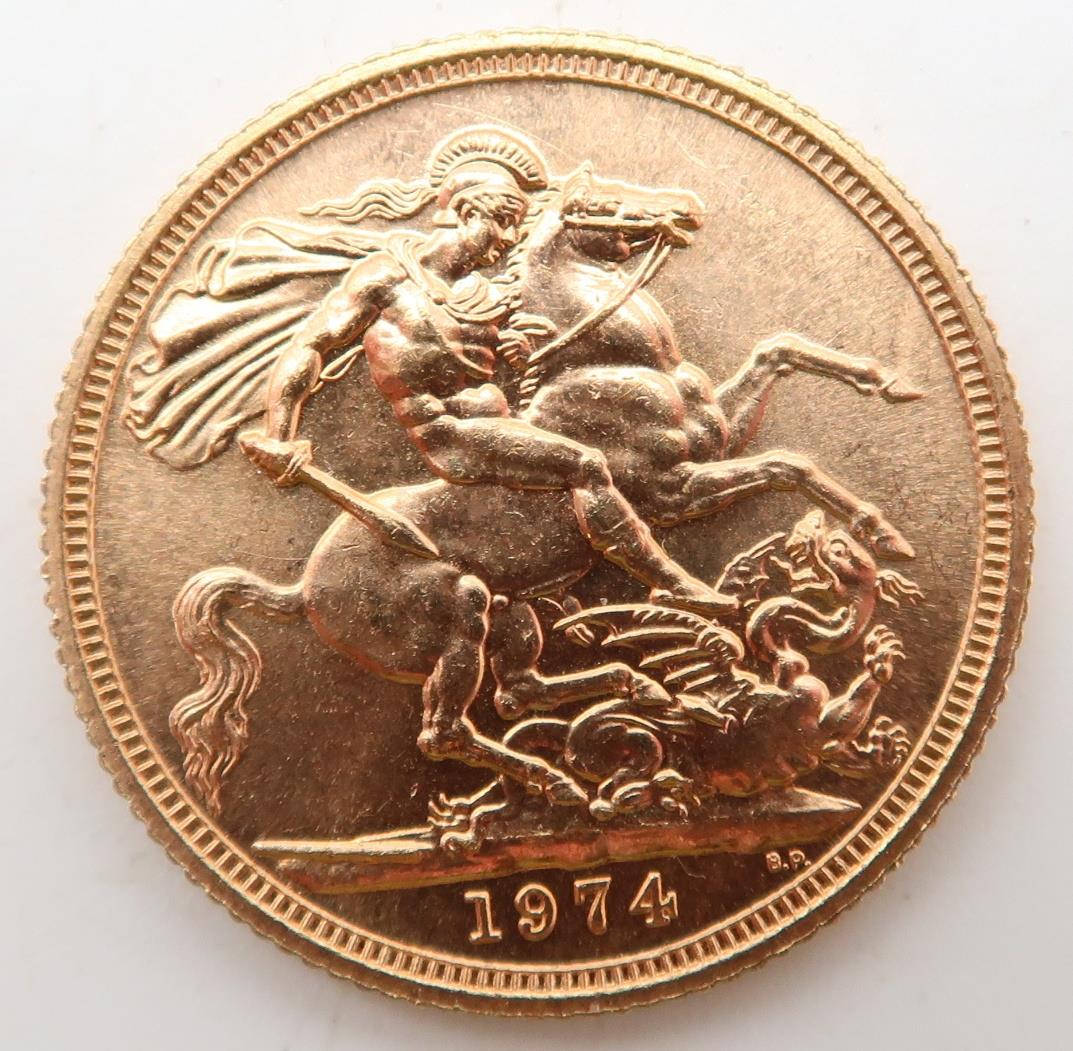 Elizabeth II (1952-2022) 1 Sovereign 1974 Obverse second crowned portrait of HM Queen Elizabeth II - Image 2 of 2