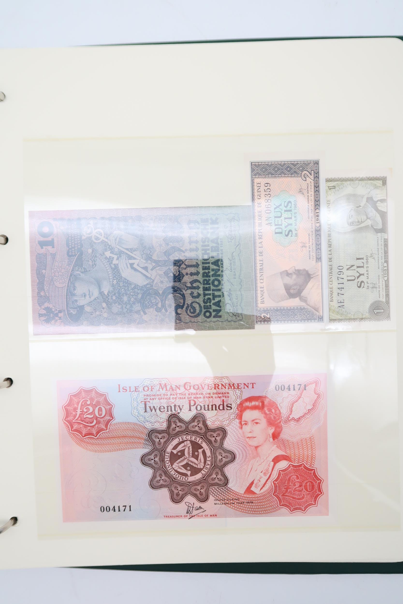 A collection of Great Britain with George V One Pound and Elizabeth II together with an unusual - Image 5 of 31