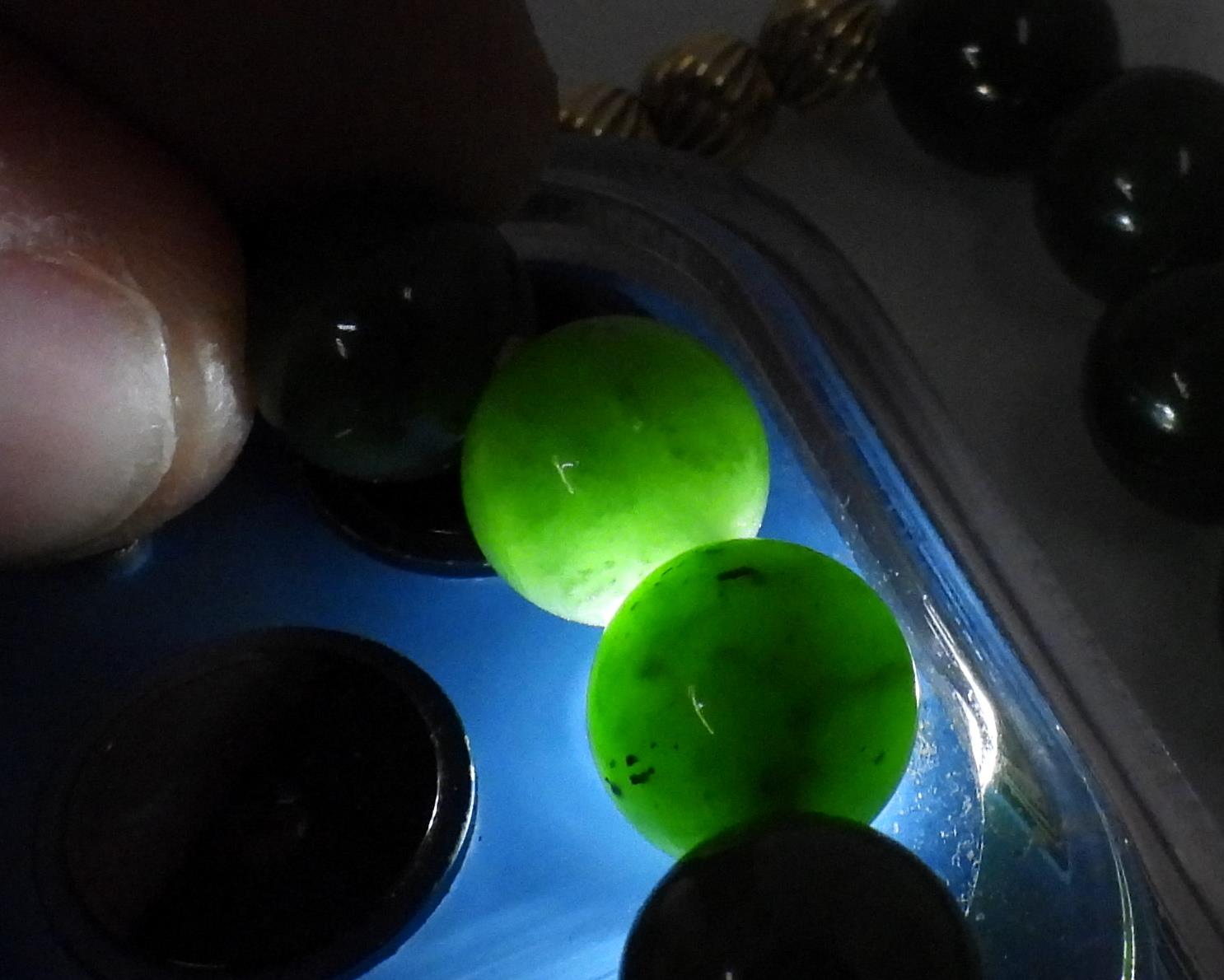 A long string of nephrite beads (each 10mm) and yellow metal twisted pattern beads (approx 6mm), - Image 3 of 4