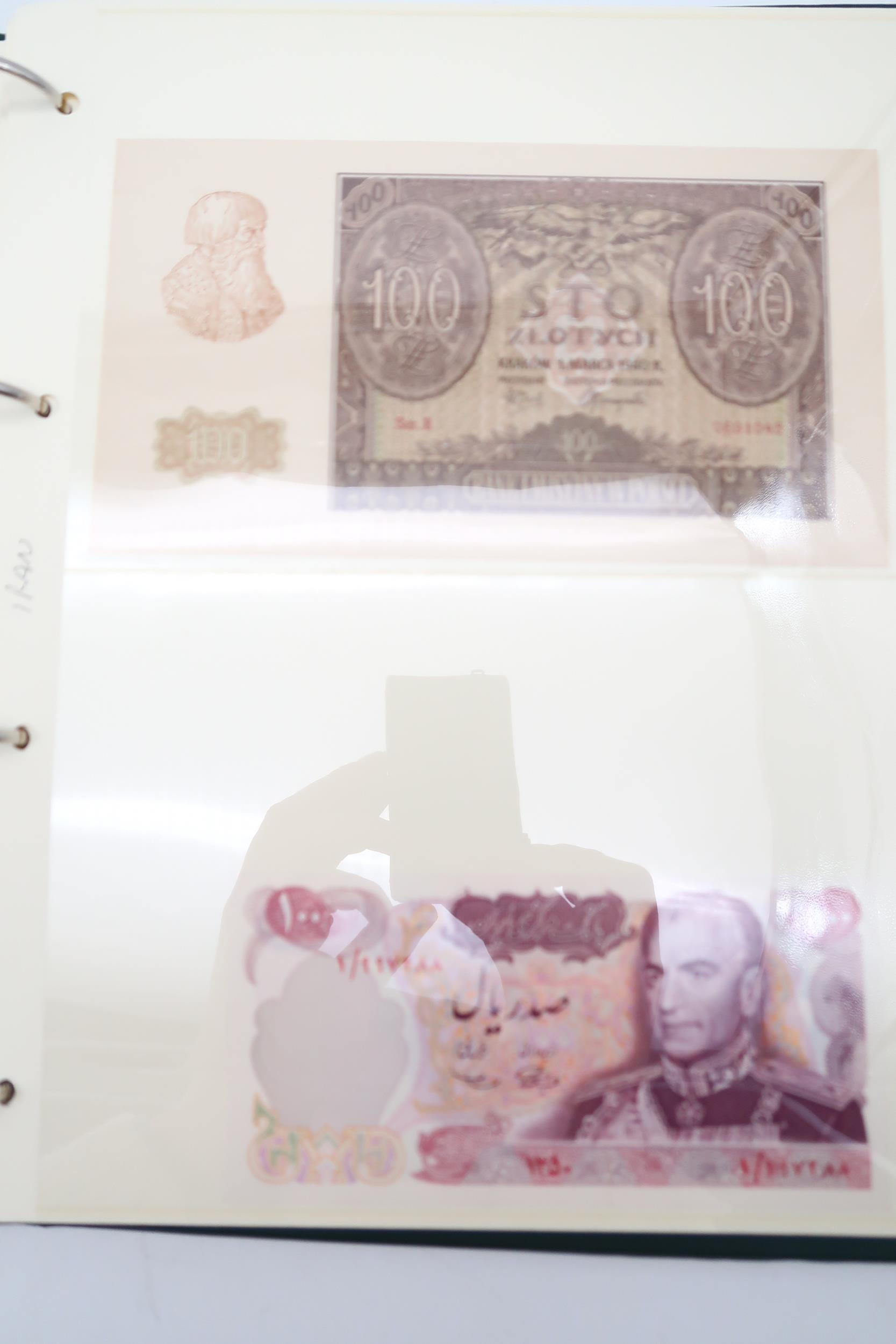 A collection of Great Britain with George V One Pound and Elizabeth II together with an unusual - Image 2 of 31