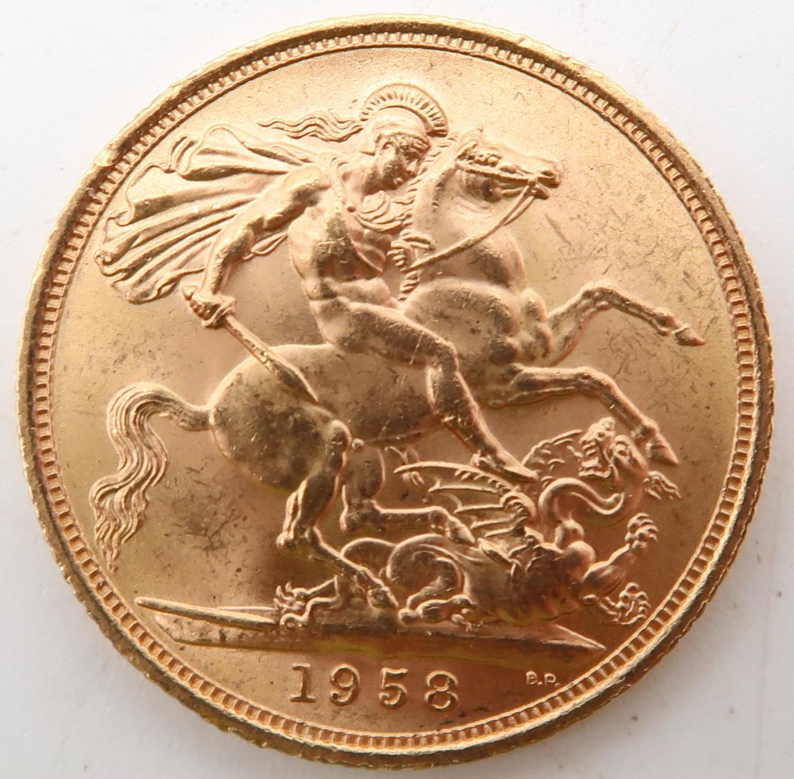 Elizabeth II (1952-2022) 1 Sovereign 1958 Obverse 1st portrait of Queen Elizabeth II laureate - Image 2 of 2