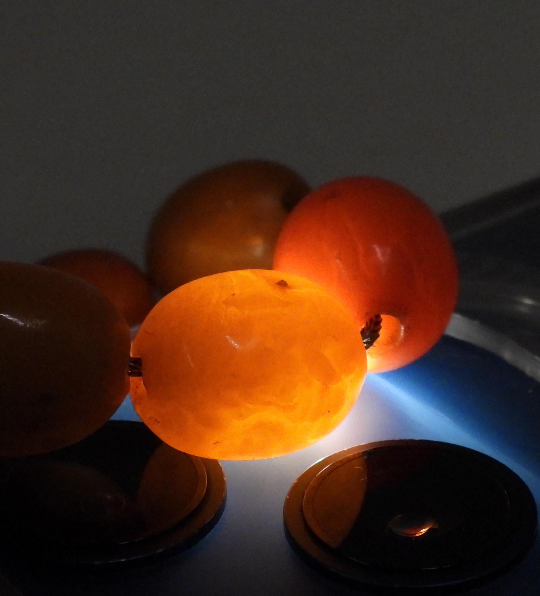 A string of yellow and orange amber coloured beads, largest bead approx 11mm x 13.6gms, overall - Image 2 of 6