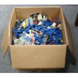 A  large quantity of loose Lego pieces Condition Report:Available upon request