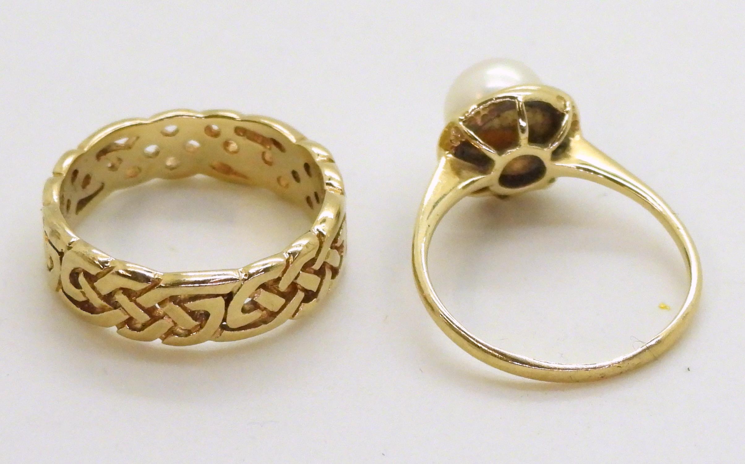 A 9ct gold Celtic knotwork wedding ring, size l weight 3.1gms, together with a 14k gold pearl ring - Image 3 of 3