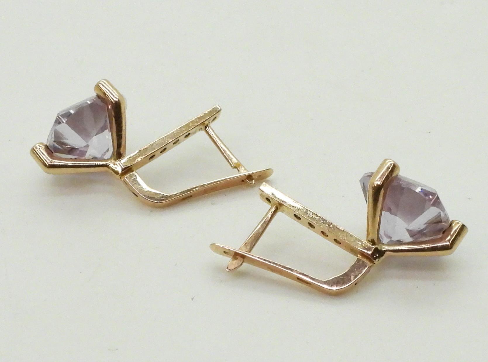 A Russian 14k gold ring and earring suite, set with purple cubic zirconia trilliant cuts, and - Image 3 of 4