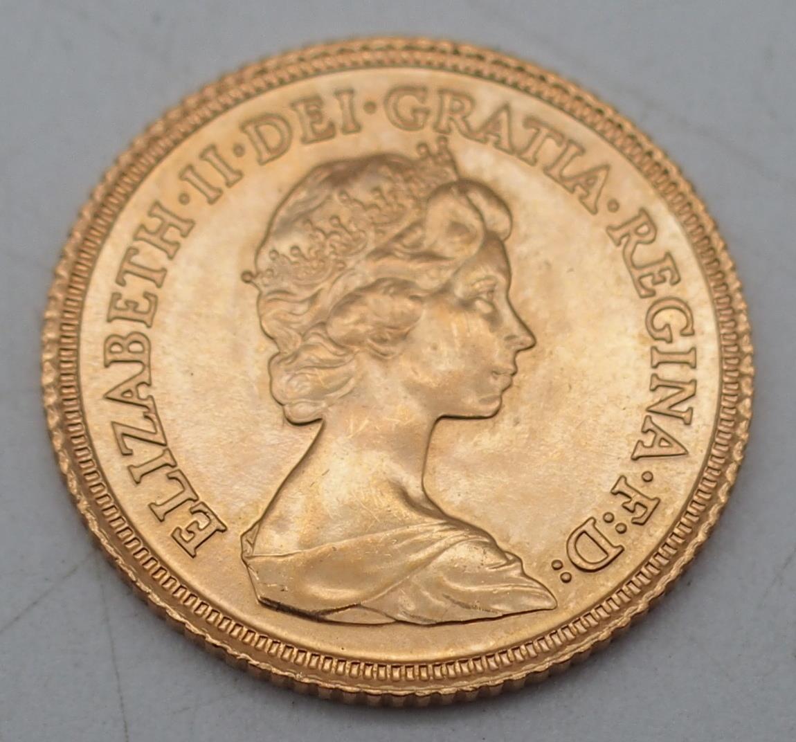 Elizabeth II 2nd portrait ½ Sovereign 1982  Obverse- Second crowned portrait of HM Queen Elizabeth - Image 2 of 3