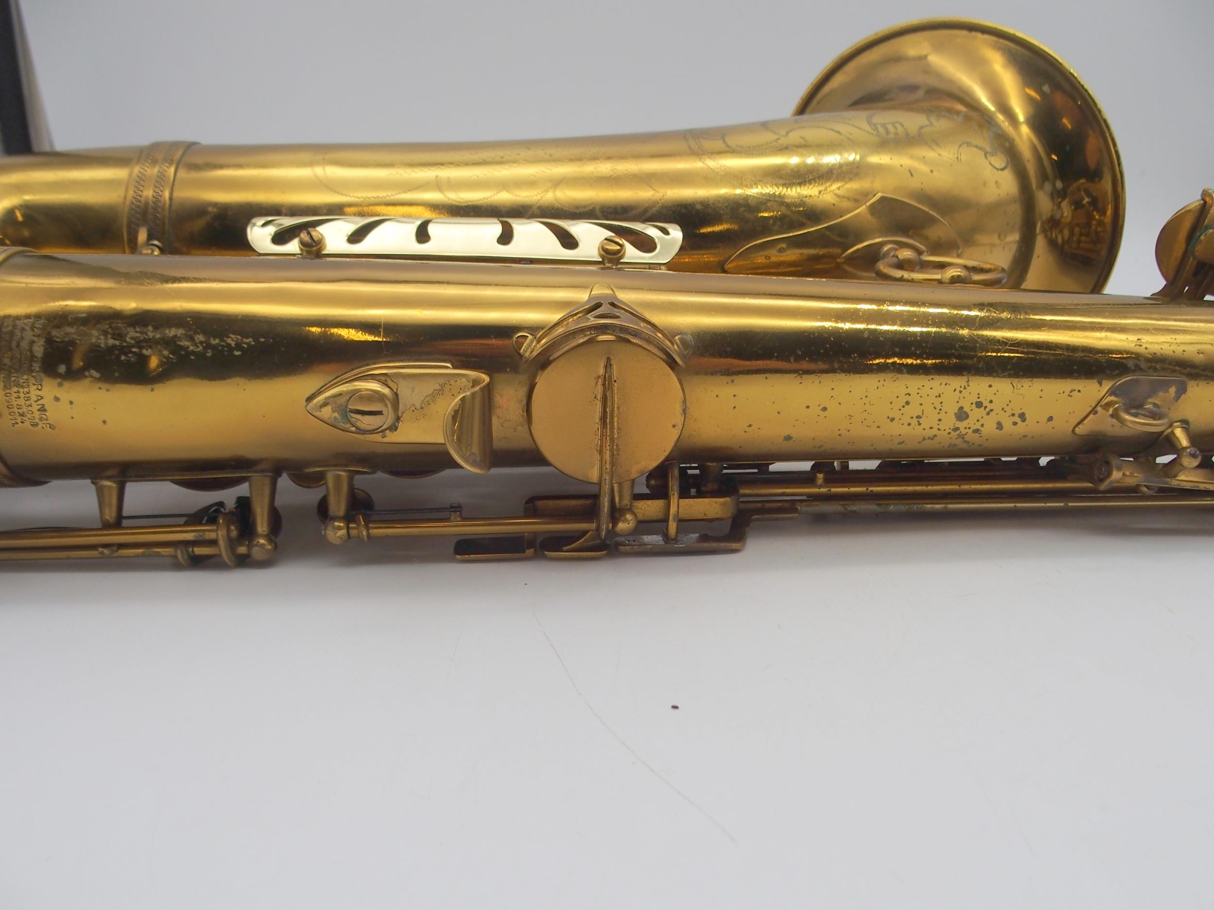 **WITHDRAWN** Pennsylvania Special Baritone Saxophone serial number 261180 engraved "Pensyl - Image 25 of 33