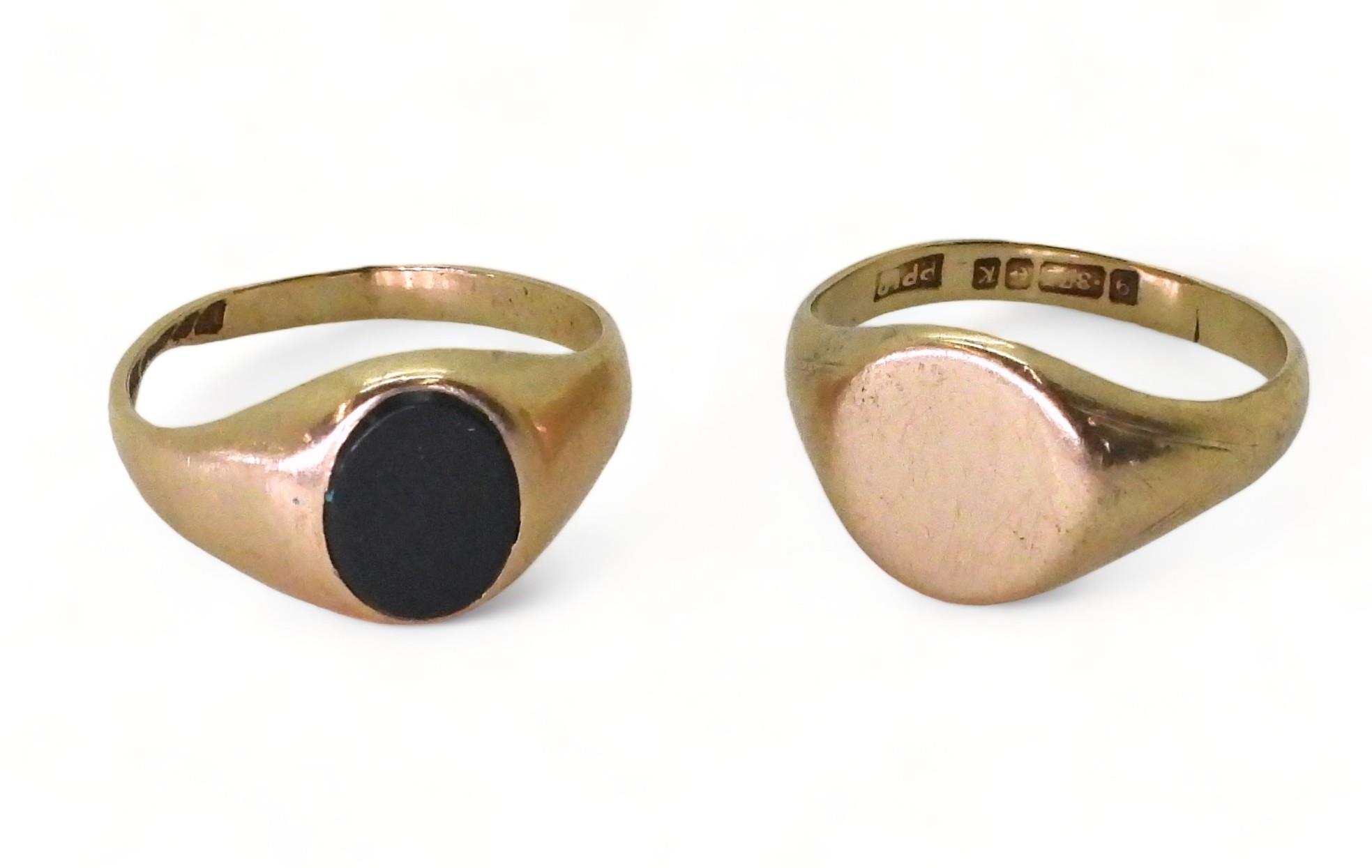A 9ct gold signet ring set with a bloodstone, size M, and a signet ring size O, weight 5.7gms