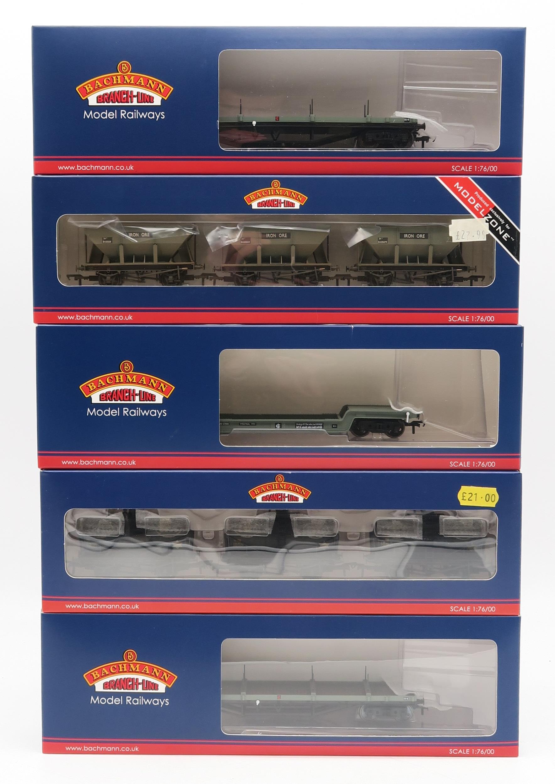 Bachmann Brach-Line 00-gauge goods wagons, boxed - 37-500Y Set of 24T Hopper Wagons BR Grey 'Iron - Image 2 of 4