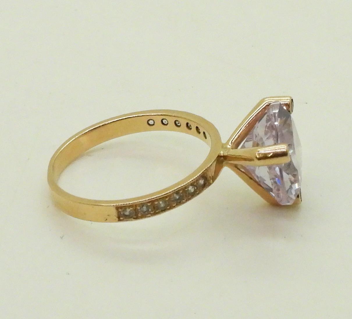 A Russian 14k gold ring and earring suite, set with purple cubic zirconia trilliant cuts, and - Image 4 of 4