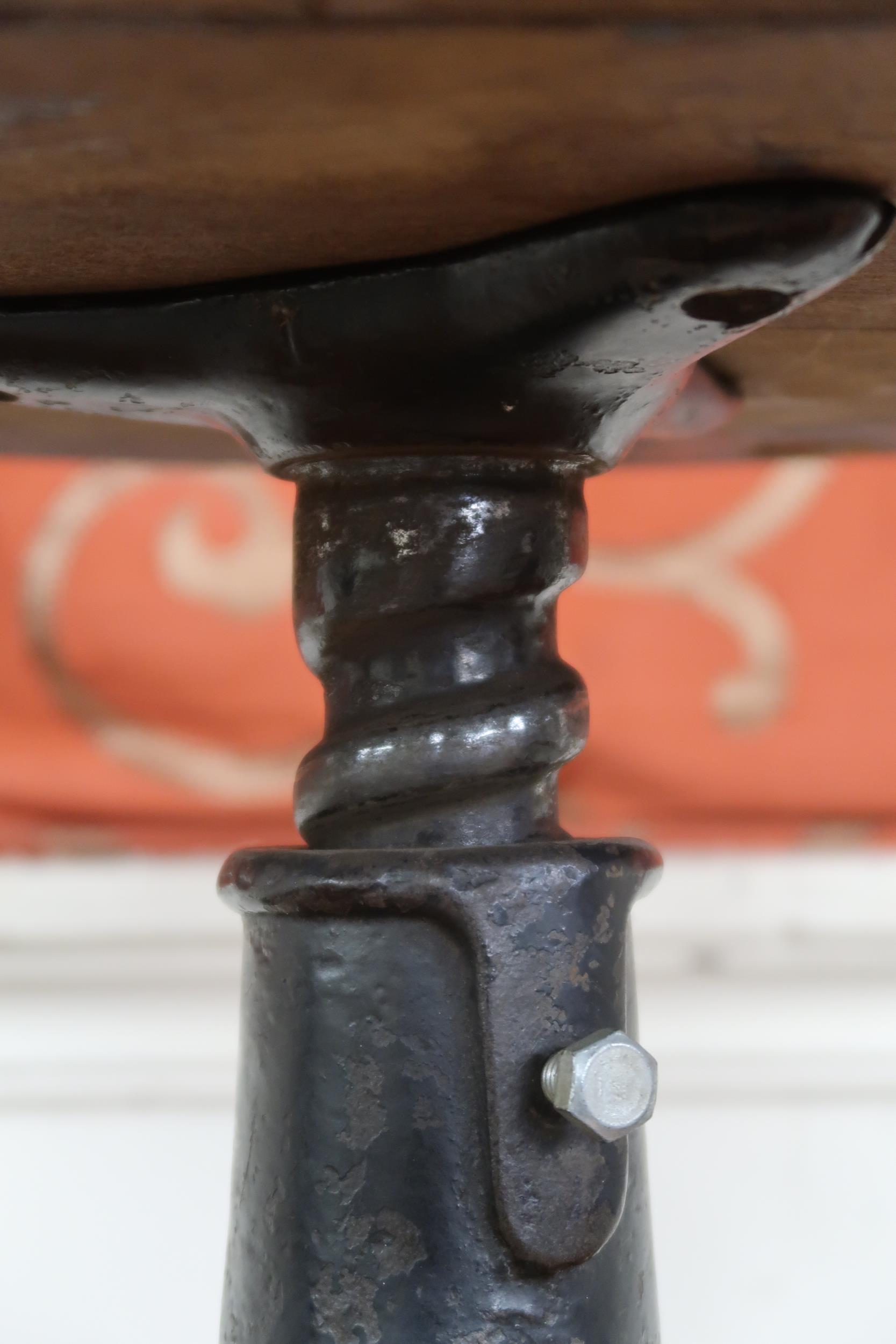 An early to mid 20th century Singer machinists stool converted to a sculpture stand, 49cm high x - Image 4 of 4