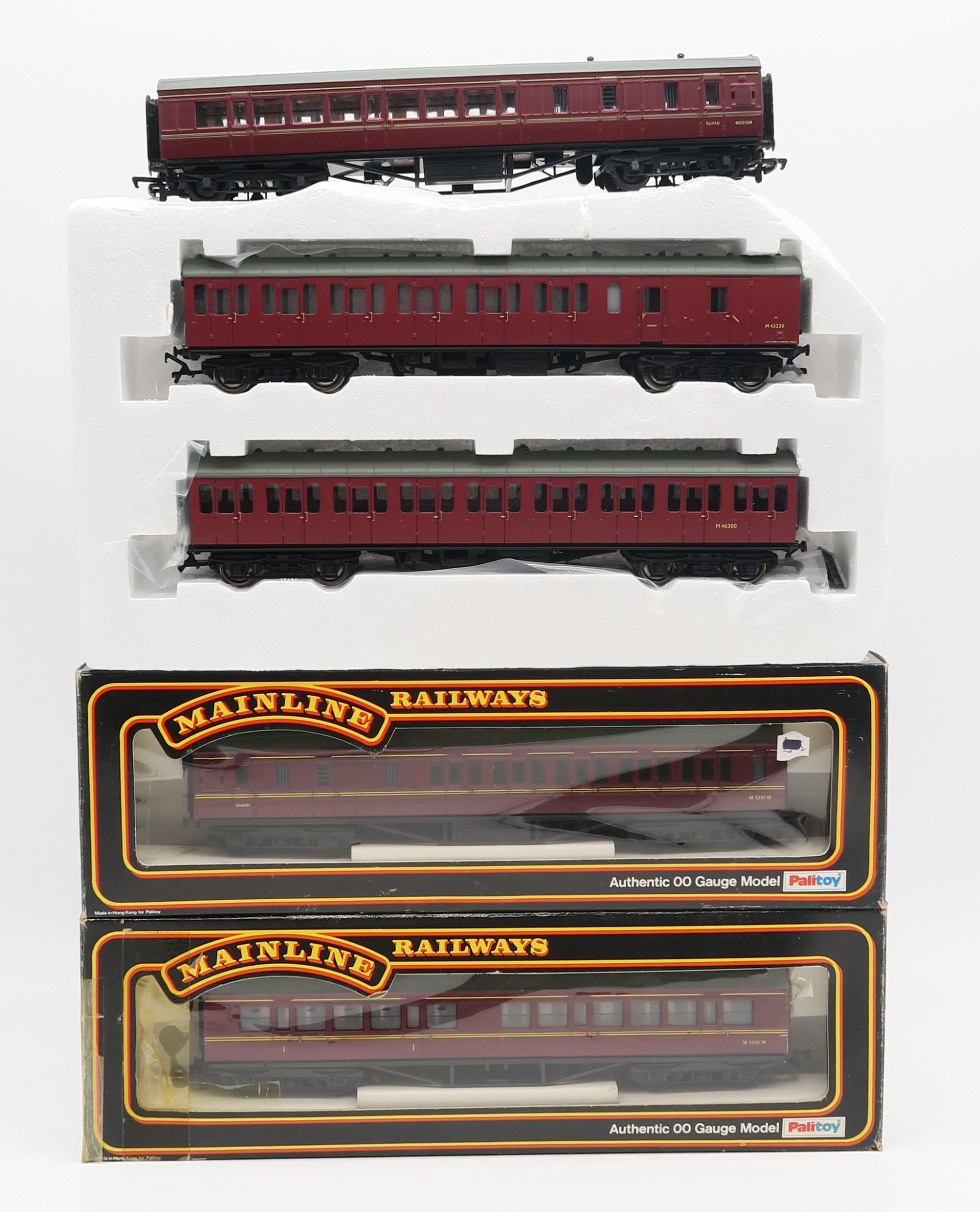 Bachmann Brach-Line 00-gauge goods wagons, boxed - 37-500Y Set of 24T Hopper Wagons BR Grey 'Iron - Image 4 of 4