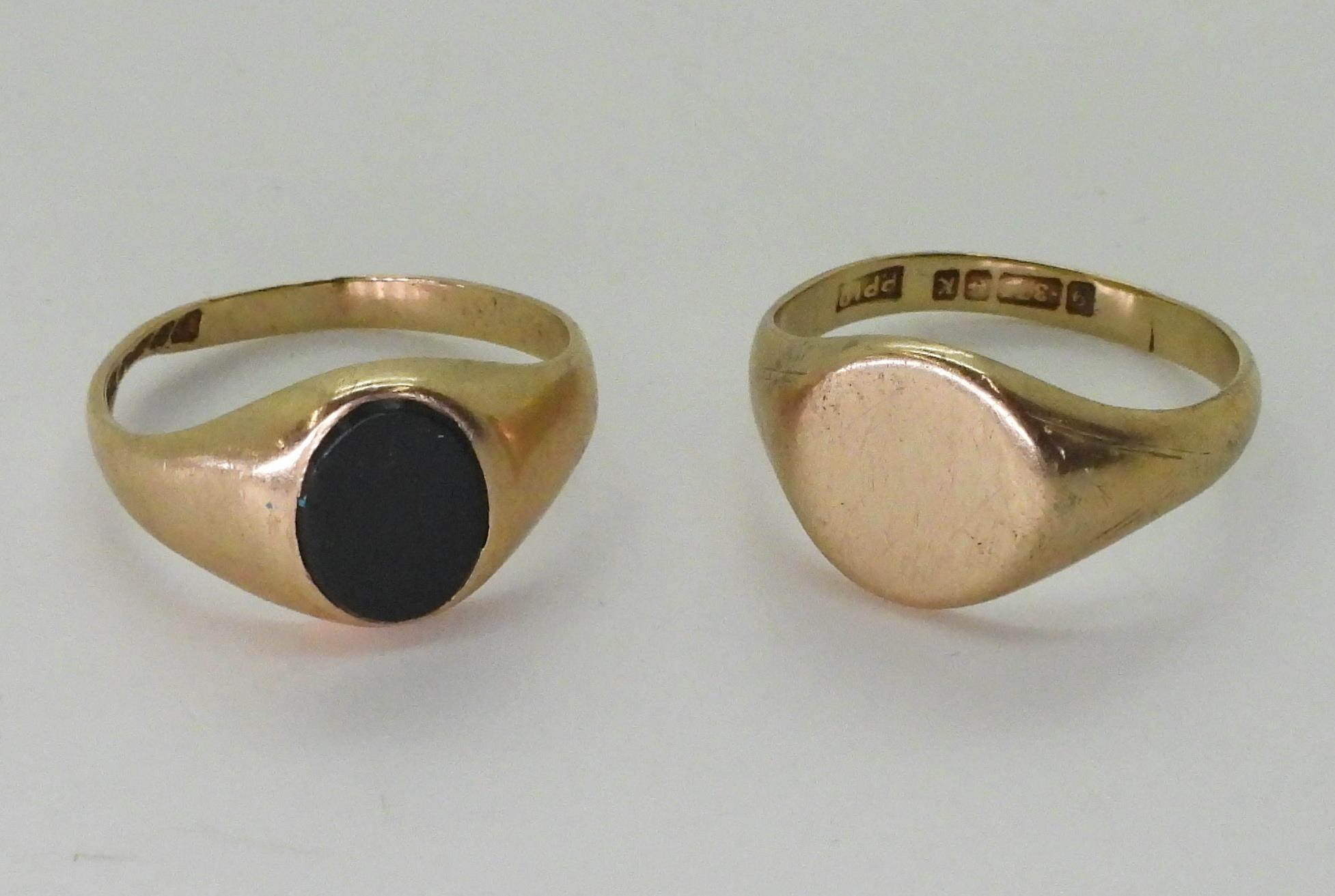A 9ct gold signet ring set with a bloodstone, size M, and a signet ring size O, weight 5.7gms - Image 2 of 3