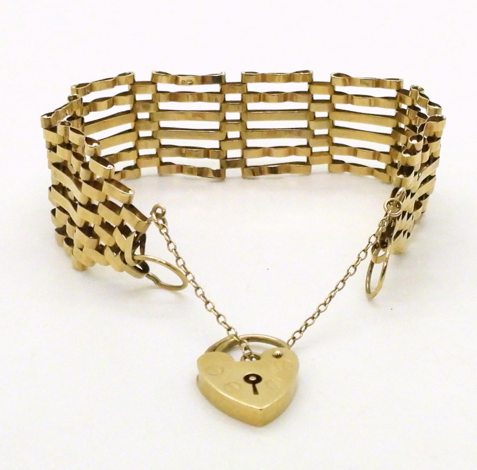 A 9ct gold gate bracelet with a heart shaped clasp, weight 12.1gms Condition Report:Available upon - Image 2 of 3